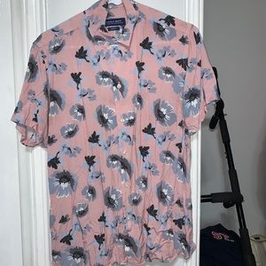 Short sleeve button down